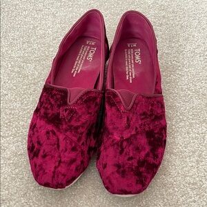 Size 7.5 TOMS Velvet Slip-On Shoes - Red/Wine